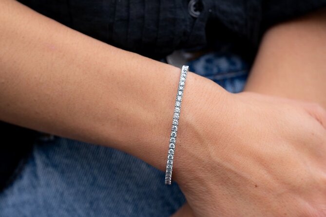 Diamonds and Cocktails a Shopping Experience in Grand Cayman - What the $25 experience really gives you