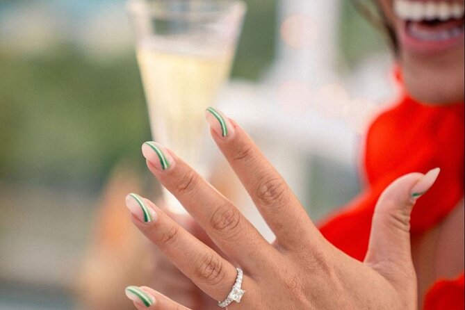 Diamonds and Cocktails a Shopping Experience in Grand Cayman - How the one-hour visit usually feels