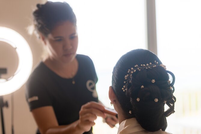 Private Beauty Session with a Local Artist in Grand Cayman - What happens during the one-hour session