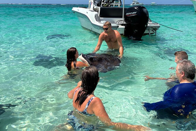 Private Charter for Stingray city - Meeting Grand Cayman’s stingrays