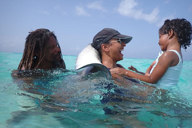 Private Tour to Stingray City & Snorkeling at Coral Gardens - Captain David’s conch salad and Caymanian flavor