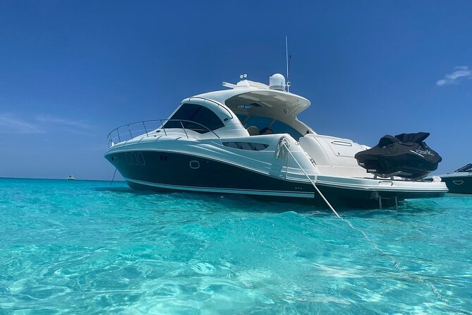 Private Yacht 48 ft Sting Ray City, Snorkel & Starfish Beach - What the private yacht changes at Stingray City