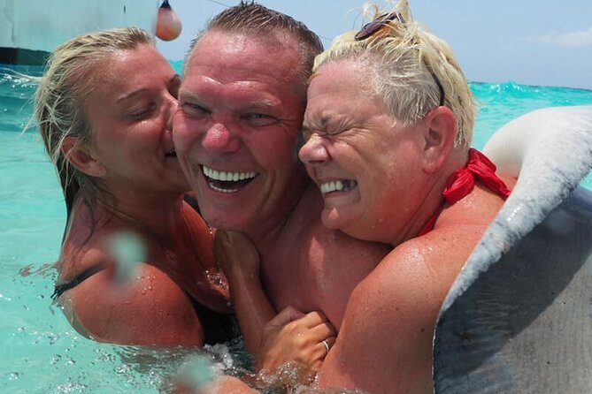 Stingray City and Coral Gardens - What the first 90 minutes at the sandbar feel like