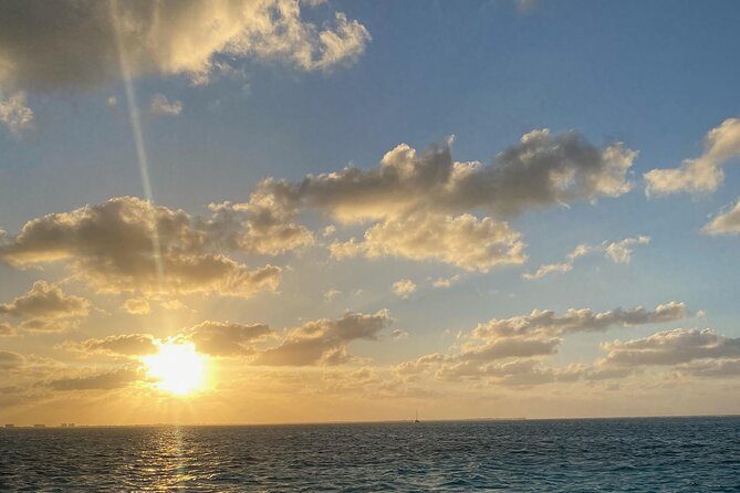 Stingray City Catamaran Sunset Tour - A sunset route from Safehaven Marina