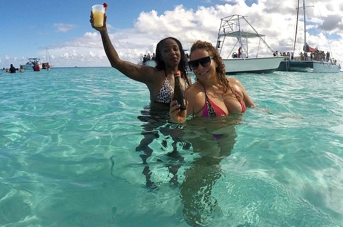 Stingray City Experience Plus Two Snorkeling spots Private Boat - Price and group size: who gets good value